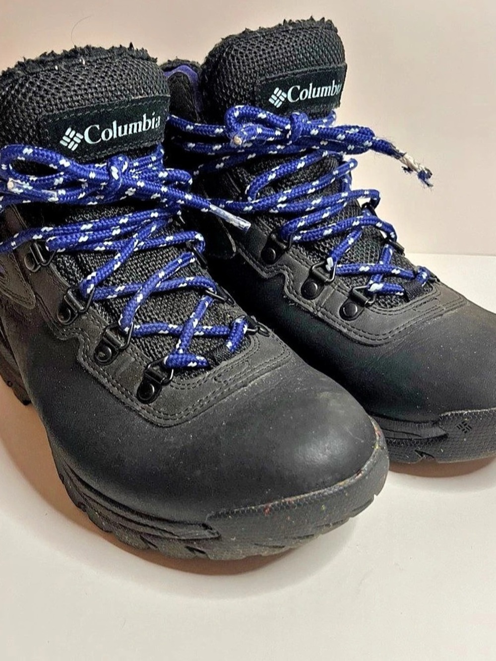 Columbia Black & Sapphire Women's US 9 Boots